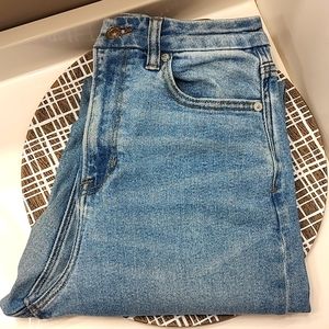 💙 EUC American Eagle Ladie's/Teen's Curvy Mom Fit Jean, Distressed Look, 4R